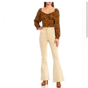 NWOT Chelsea & Violet beige flare jeans